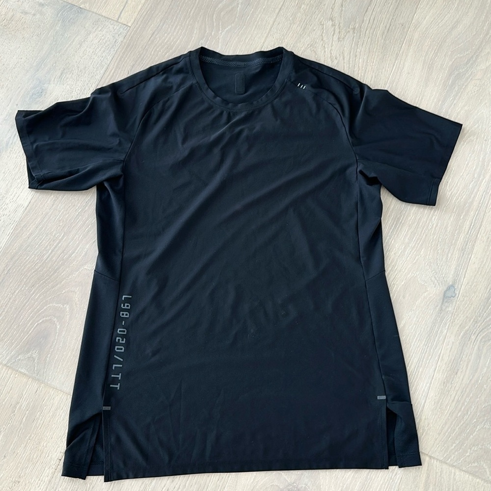 Lululemon Black Men’s Performance Workout Tee (size M)
